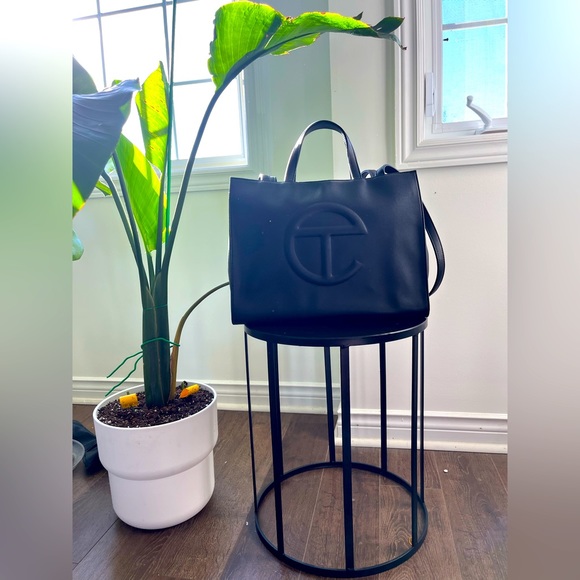 MEDIUM TELFAR BAG - BLACK - LIKE NEW 9.5/10 - Picture 4 of 7